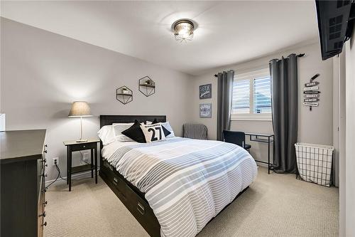 2 Hewitt Drive, Grimsby, ON - Indoor Photo Showing Bedroom