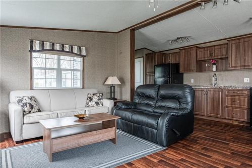 1501 Line 8 Road|Unit #262, Niagara-On-The-Lake, ON - Indoor Photo Showing Living Room