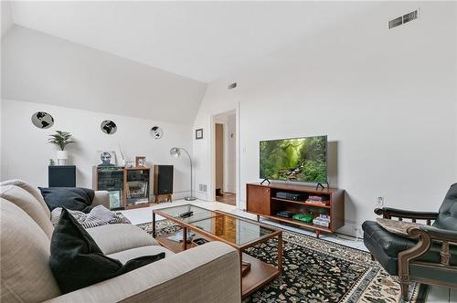 264 Macnab Street S, Hamilton, ON - Indoor Photo Showing Living Room