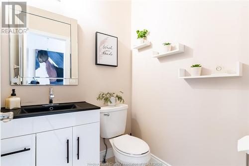 1505 Monticello, Windsor, ON - Indoor Photo Showing Bathroom