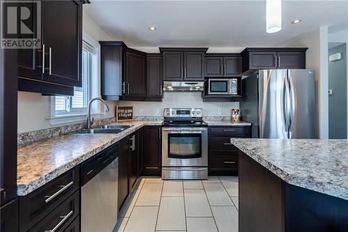 508 Gardner Crescent, Petawawa, ON - Indoor Photo Showing Kitchen With Double Sink With Upgraded Kitchen