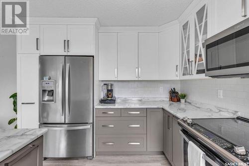 204 Clinton Place, Swift Current, SK - Indoor Photo Showing Kitchen With Stainless Steel Kitchen With Upgraded Kitchen