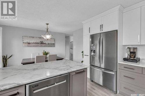 204 Clinton Place, Swift Current, SK - Indoor Photo Showing Kitchen