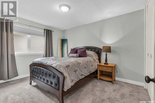204 Clinton Place, Swift Current, SK - Indoor Photo Showing Bedroom