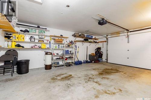 204 Clinton Place, Swift Current, SK - Indoor Photo Showing Garage