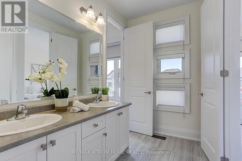 19 Seager St, Richmond Hill, ON - Indoor Photo Showing Bathroom