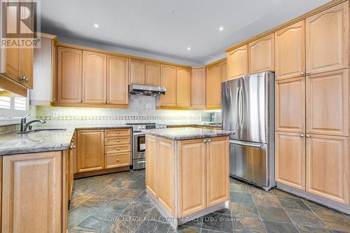 2225 Galloway Dr, Oakville, ON - Indoor Photo Showing Kitchen With Stainless Steel Kitchen