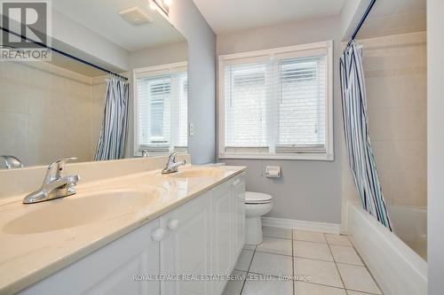 2225 Galloway Dr, Oakville, ON - Indoor Photo Showing Bathroom