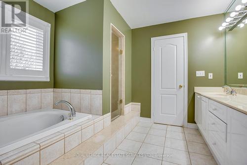 2225 Galloway Dr, Oakville, ON - Indoor Photo Showing Bathroom