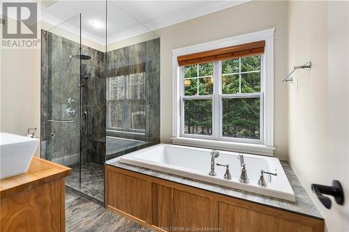 69 Maurice Cres, Dieppe, NB - Indoor Photo Showing Bathroom