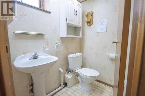 52 Wiltom Drive, Barry'S Bay, ON - Indoor Photo Showing Bathroom
