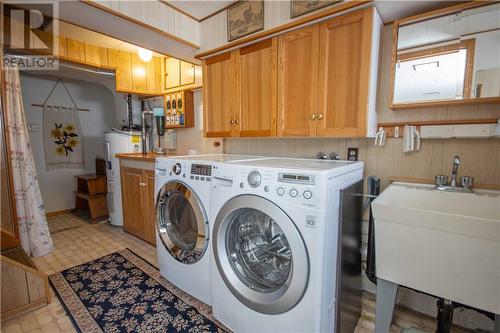 52 Wiltom Drive, Barry'S Bay, ON - Indoor Photo Showing Laundry Room