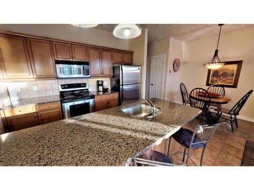 415 Q - 400 Bighorn Boulevard, Radium Hot Springs, BC - Indoor Photo Showing Kitchen With Stainless Steel Kitchen