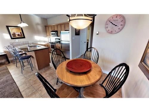 415 Q - 400 Bighorn Boulevard, Radium Hot Springs, BC - Indoor Photo Showing Dining Room