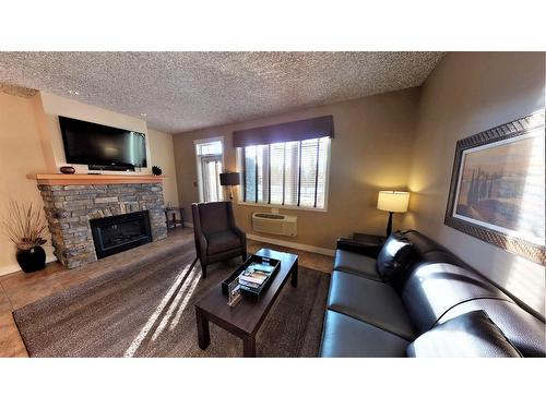 415 Q - 400 Bighorn Boulevard, Radium Hot Springs, BC - Indoor Photo Showing Living Room With Fireplace