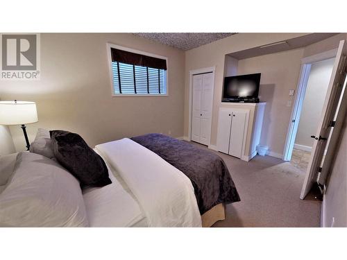 400 Bighorn Boulevard Unit# 415 Q, Radium Hot Springs, BC - Indoor Photo Showing Bedroom