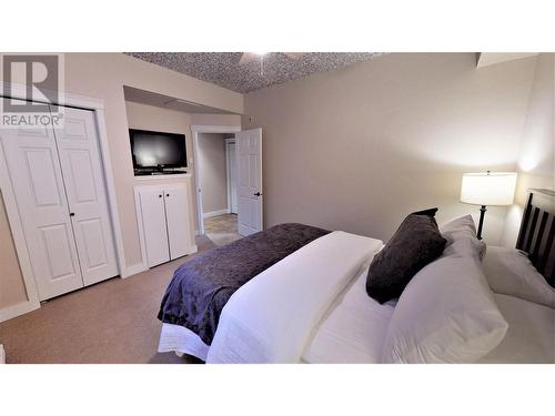 400 Bighorn Boulevard Unit# 415 Q, Radium Hot Springs, BC - Indoor Photo Showing Bedroom