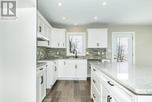 371 Linden Valley Rd, Kawartha Lakes, ON - Indoor Photo Showing Kitchen With Upgraded Kitchen