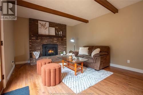 92 Mount Pleasant Crescent, Wallaceburg, ON - Indoor Photo Showing Living Room With Fireplace