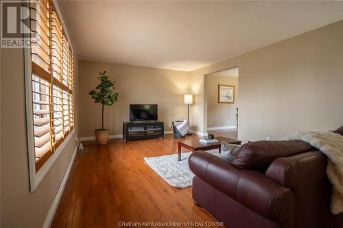 92 Mount Pleasant Crescent, Wallaceburg, ON - Indoor Photo Showing Living Room