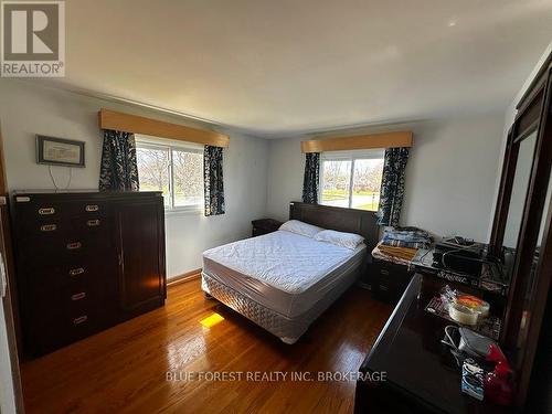 49 Simonton Dr, Chatham-Kent, ON - Indoor Photo Showing Bedroom