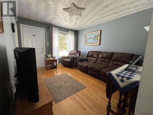 682-684 Euclid Ave, Black River-Matheson, ON - Indoor Photo Showing Living Room