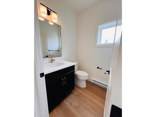 303 - 514 14Th Street, Invermere, BC - Indoor Photo Showing Bathroom