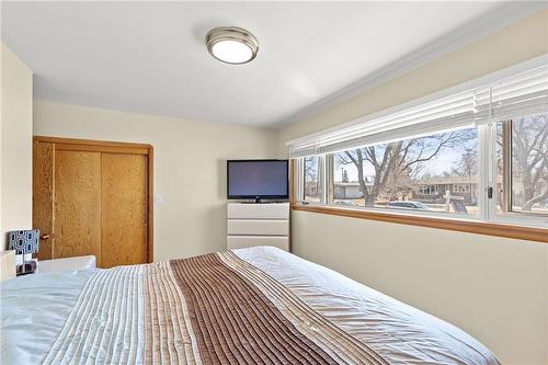 31 Bluebell Avenue, Winnipeg, MB - Indoor Photo Showing Bedroom