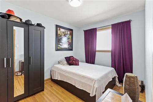 31 Bluebell Avenue, Winnipeg, MB - Indoor Photo Showing Bedroom