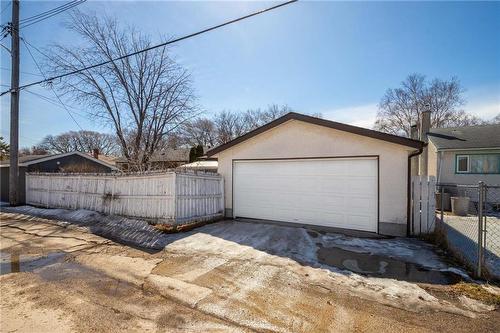 31 Bluebell Avenue, Winnipeg, MB - Outdoor With Exterior