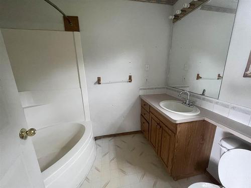 422 Stephenson Road, Dryden, ON - Indoor Photo Showing Bathroom