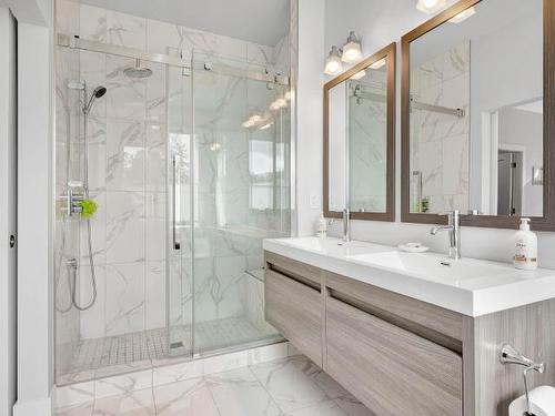 2695 Telford Drive, Kamloops, BC - Indoor Photo Showing Bathroom