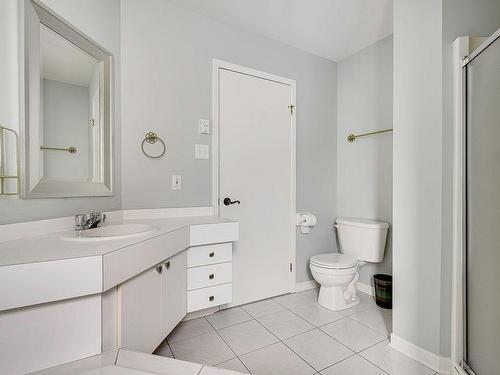 Bathroom - 1299 Rue Armand-Auclair, Laval (Sainte-Rose), QC - Indoor Photo Showing Bathroom