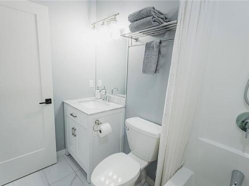 770 Rainforest Dr, Ucluelet, BC - Indoor Photo Showing Bathroom