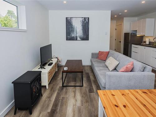 770 Rainforest Dr, Ucluelet, BC - Indoor Photo Showing Living Room