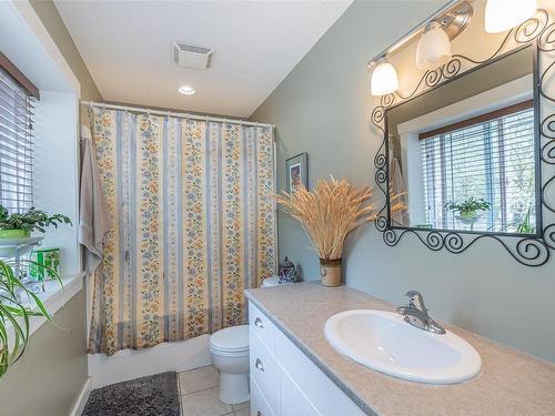 1421 Algonkin Rd, Duncan, BC - Indoor Photo Showing Bathroom