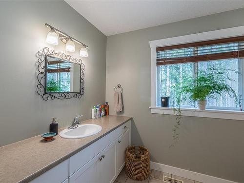 1421 Algonkin Rd, Duncan, BC - Indoor Photo Showing Bathroom
