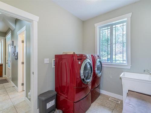 1421 Algonkin Rd, Duncan, BC - Indoor Photo Showing Laundry Room