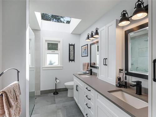 1109 Eaglecrest Dr, Qualicum Beach, BC - Indoor Photo Showing Bathroom