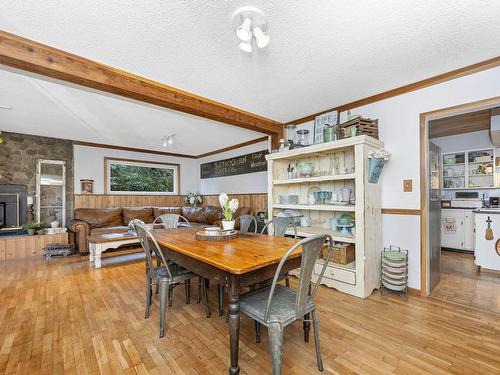 593 Scollard Rd, Mill Bay, BC - Indoor Photo Showing Dining Room