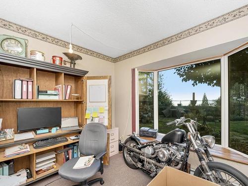 593 Scollard Rd, Mill Bay, BC - Indoor Photo Showing Office