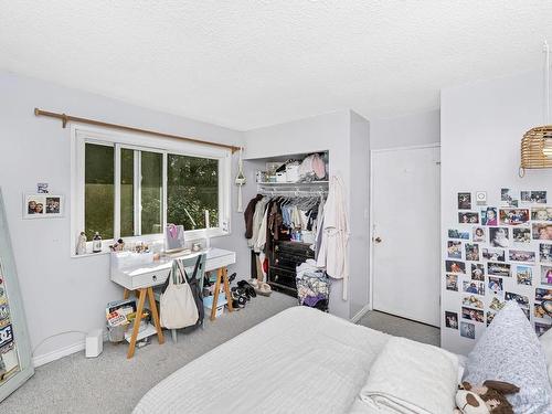 593 Scollard Rd, Mill Bay, BC - Indoor Photo Showing Bedroom