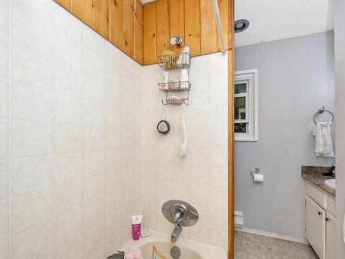 593 Scollard Rd, Mill Bay, BC - Indoor Photo Showing Bathroom