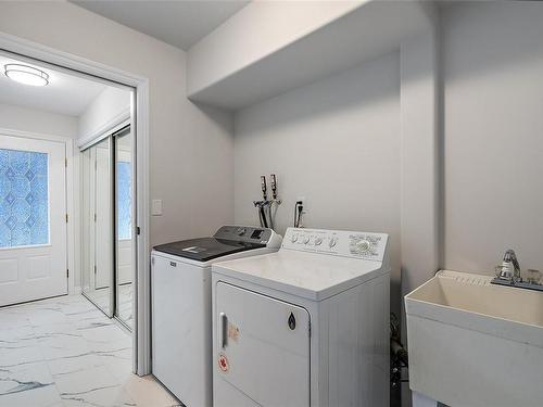 234 Michigan St, Victoria, BC - Indoor Photo Showing Laundry Room