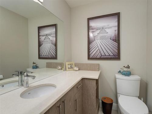 9969 Third St, Sidney, BC - Indoor Photo Showing Bathroom