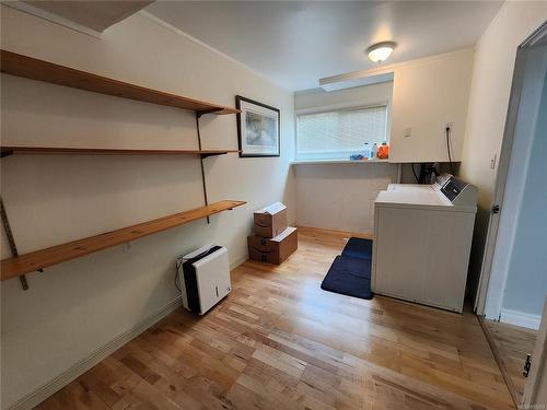 925 Haida Ave, Port Alice, BC - Indoor Photo Showing Laundry Room