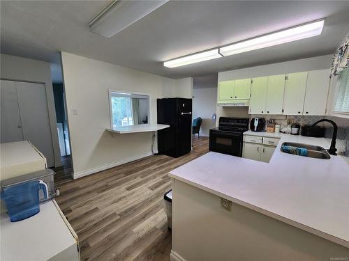 925 Haida Ave, Port Alice, BC - Indoor Photo Showing Kitchen With Double Sink