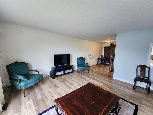 925 Haida Ave, Port Alice, BC - Indoor Photo Showing Living Room