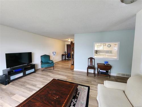 925 Haida Ave, Port Alice, BC - Indoor Photo Showing Living Room