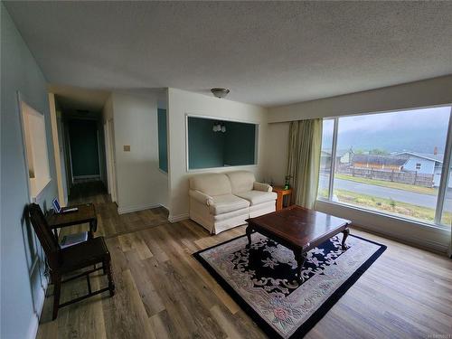 925 Haida Ave, Port Alice, BC - Indoor Photo Showing Living Room